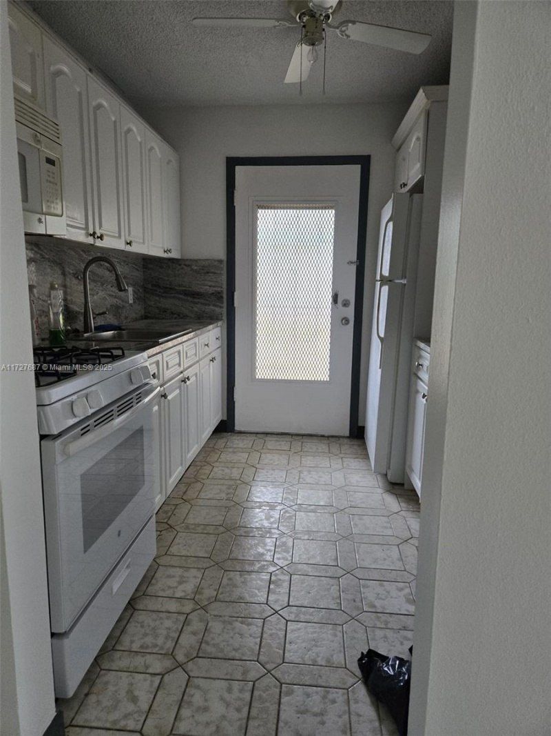 160 NE 203rd Ter, Unit 18, Miami Gardens, FL 33179 Photo