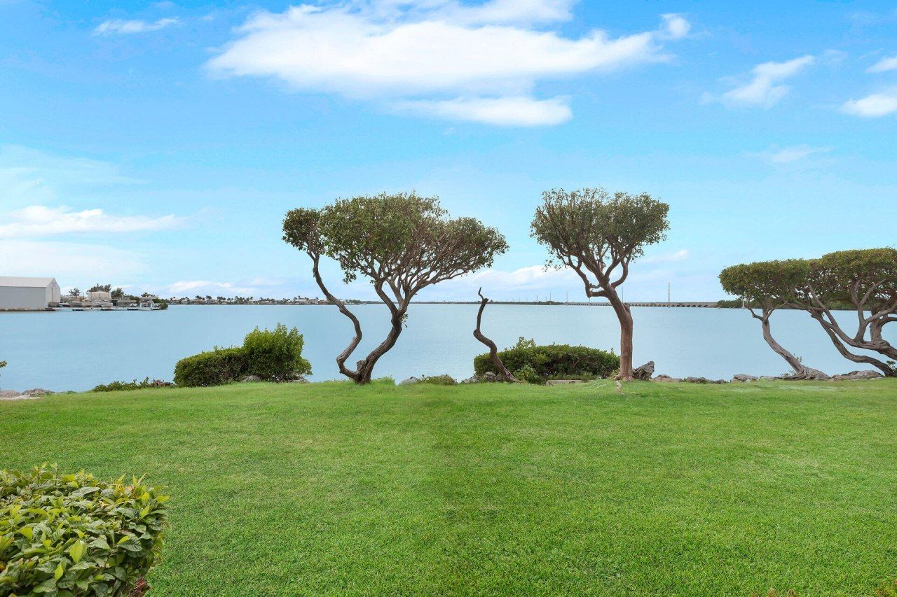 5018 Sunset Village Drive, Unit D-050, Duck, FL 33050 Photo