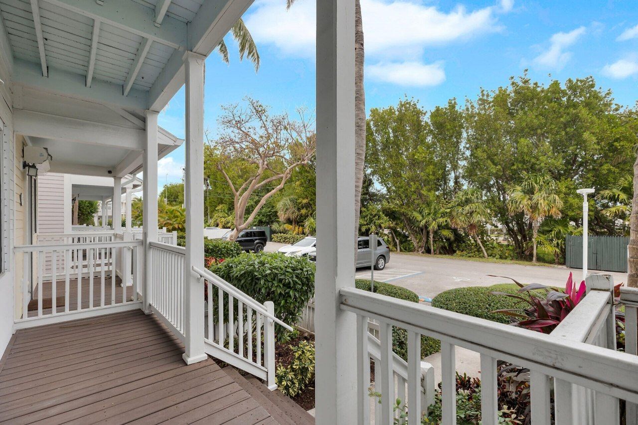 5018 Sunset Village Drive, Unit D-050, Duck, FL 33050 Photo