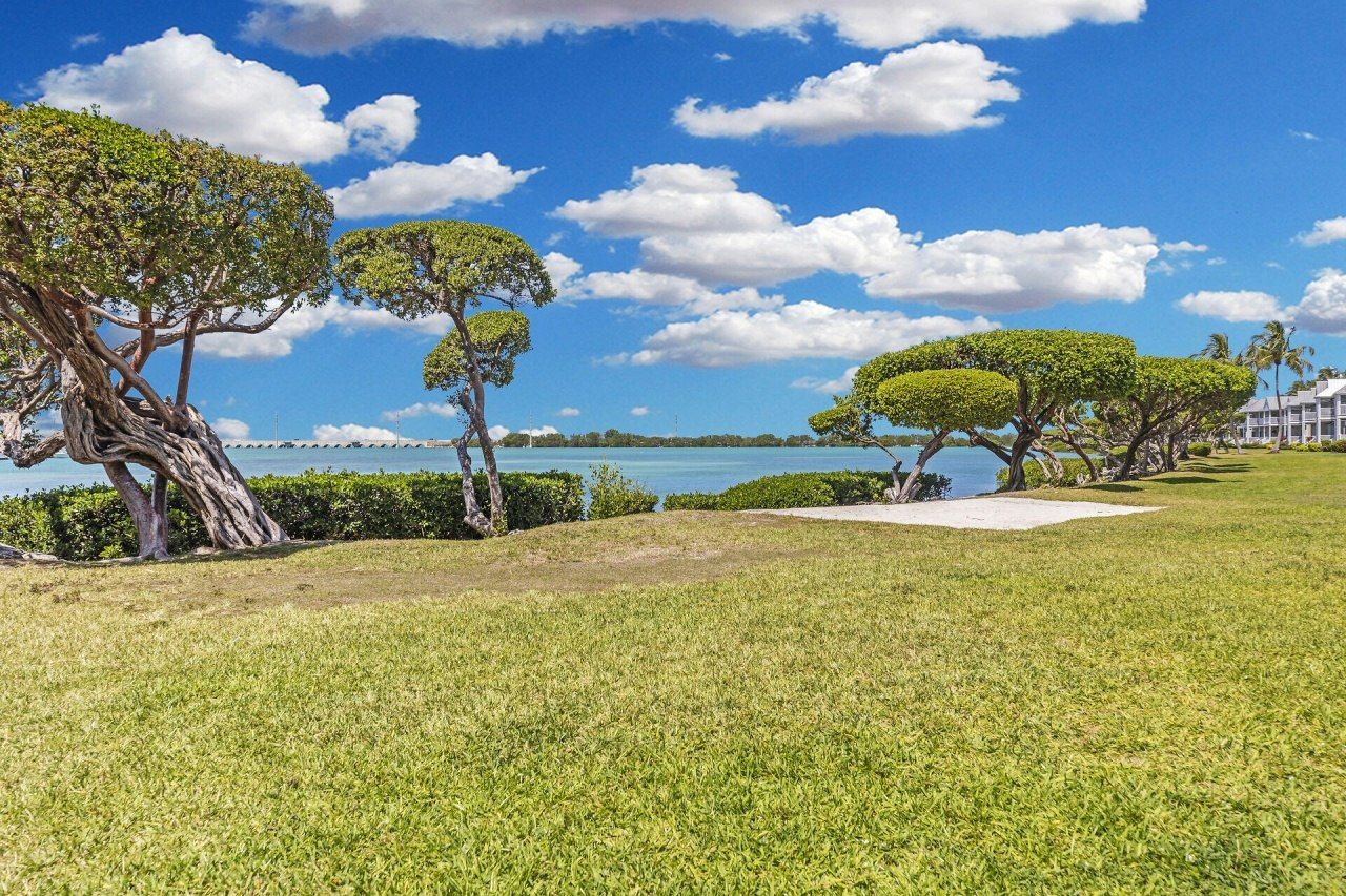 5018 Sunset Village Drive, Unit D-050, Duck, FL 33050 Photo