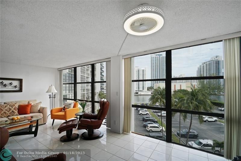 800 Parkview Drive, Unit 524, Hallandale Beach, FL 33009 Photo