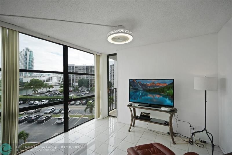 800 Parkview Drive, Unit 524, Hallandale Beach, FL 33009 Photo