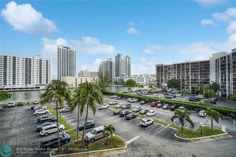 800 Parkview Drive, Unit 524, Hallandale Beach, FL 33009 Photo