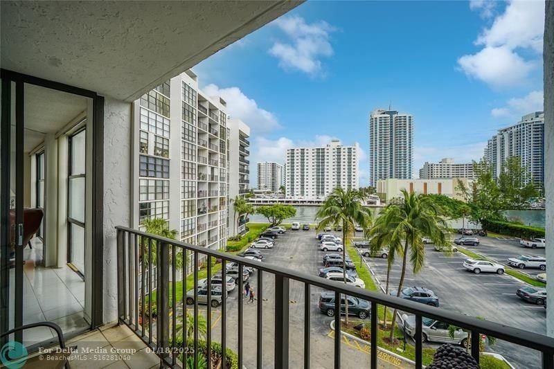800 Parkview Drive, Unit 524, Hallandale Beach, FL 33009 Photo