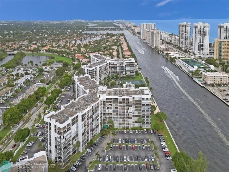 800 Parkview Drive, Unit 524, Hallandale Beach, FL 33009 Photo