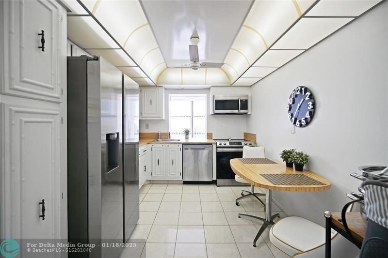 800 Parkview Drive, Unit 524, Hallandale Beach, FL 33009 Photo