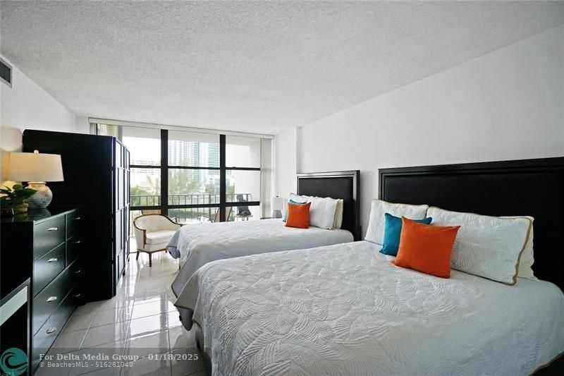 800 Parkview Drive, Unit 524, Hallandale Beach, FL 33009 Photo