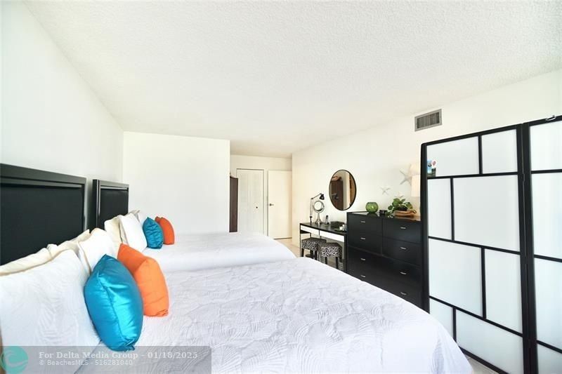 800 Parkview Drive, Unit 524, Hallandale Beach, FL 33009 Photo