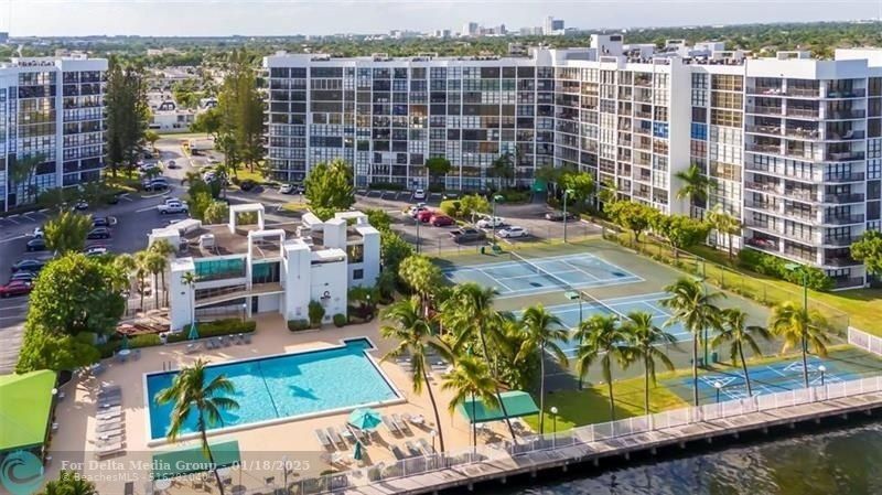 800 Parkview Drive, Unit 524, Hallandale Beach, FL 33009 Photo