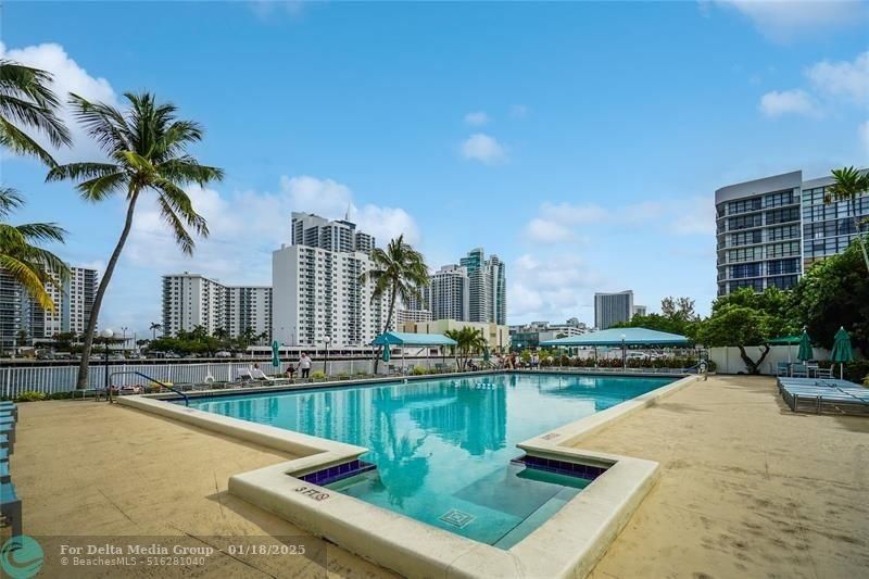 800 Parkview Drive, Unit 524, Hallandale Beach, FL 33009 Photo