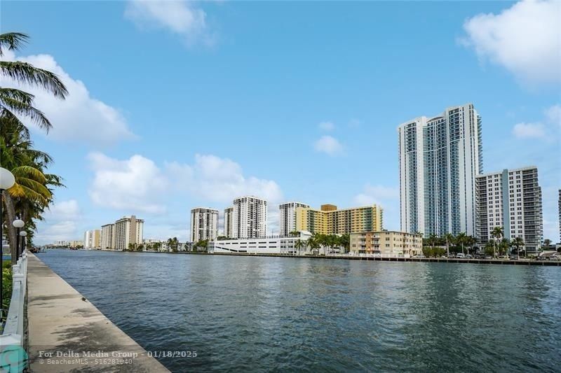 800 Parkview Drive, Unit 524, Hallandale Beach, FL 33009 Photo