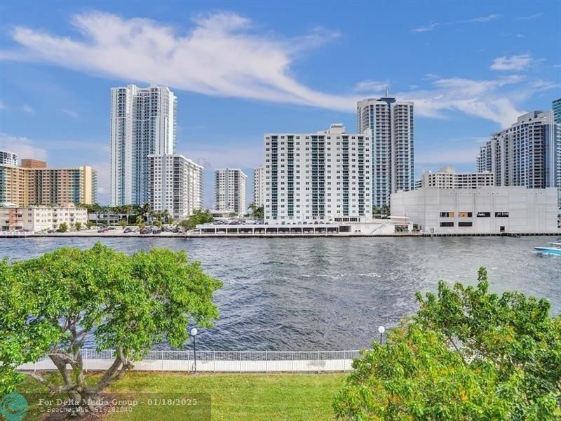 800 Parkview Drive, Unit 524, Hallandale Beach, FL 33009 Photo