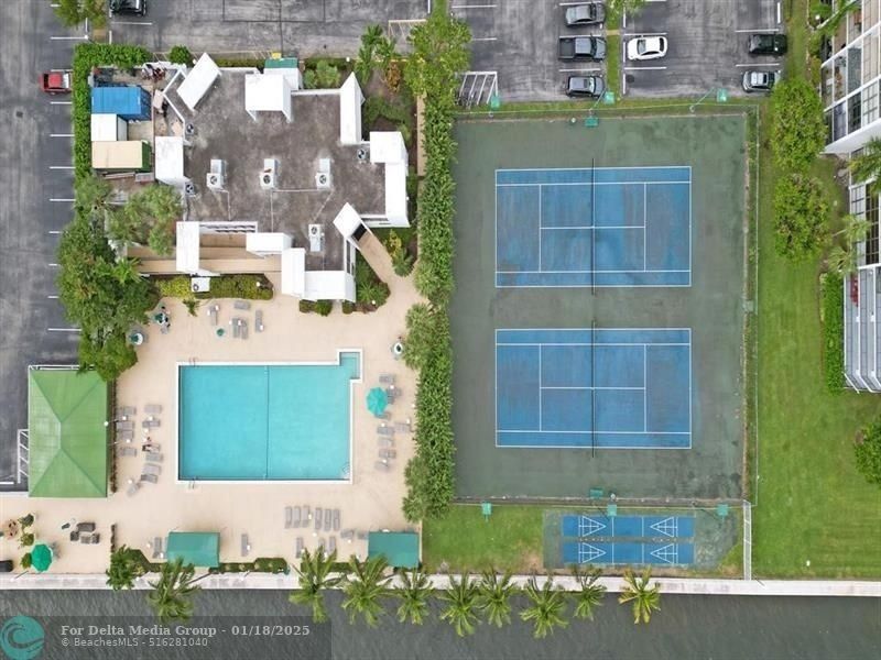 800 Parkview Drive, Unit 524, Hallandale Beach, FL 33009 Photo