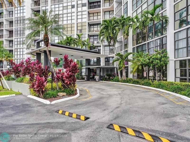 800 Parkview Drive, Unit 524, Hallandale Beach, FL 33009 Photo