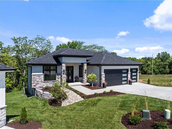 2504 NE Woodland Oak Circle, Lee's Summit, MO 64086