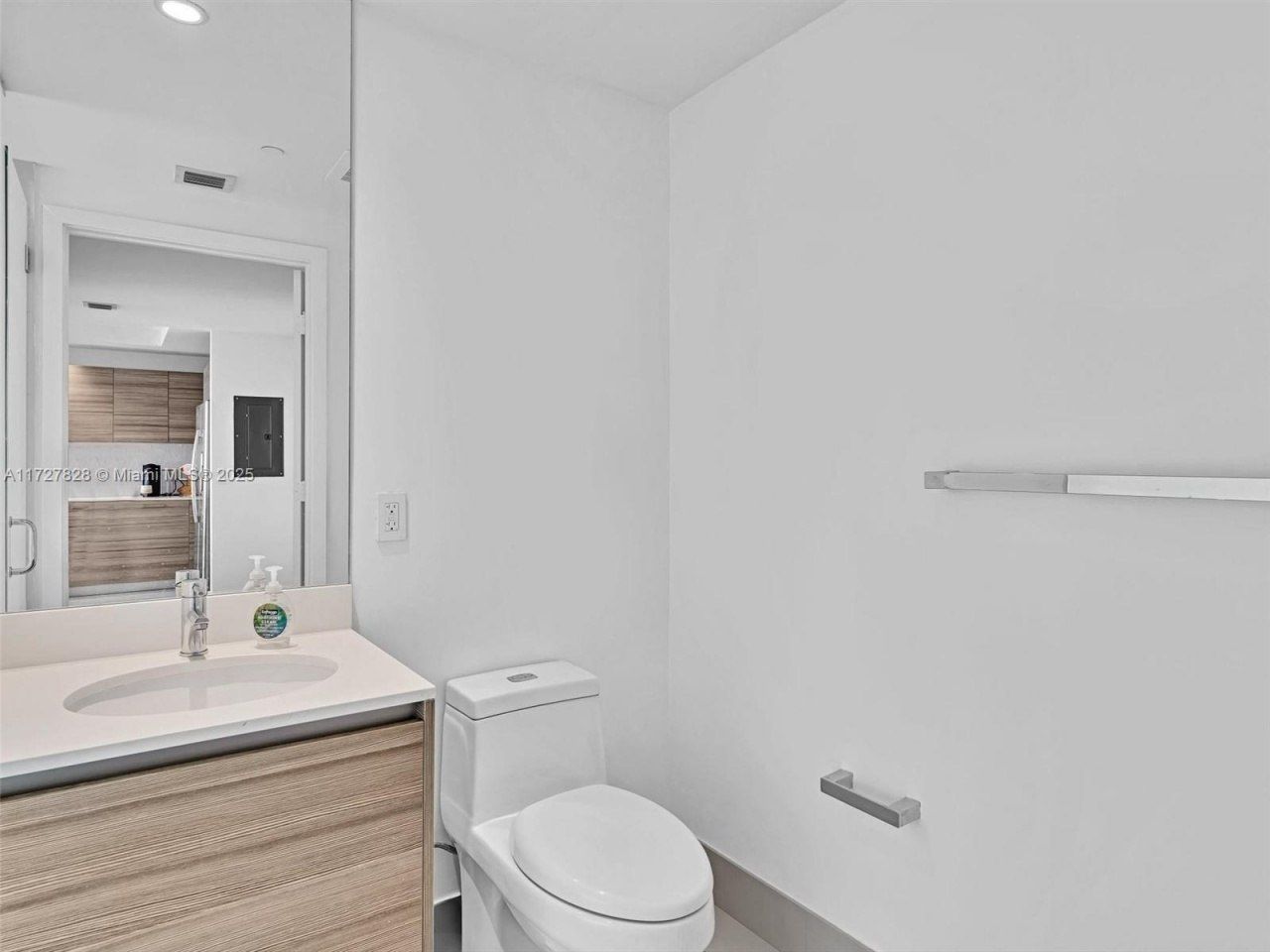 121 NE 34th St, Unit 1005, Miami, FL 33137 Photo