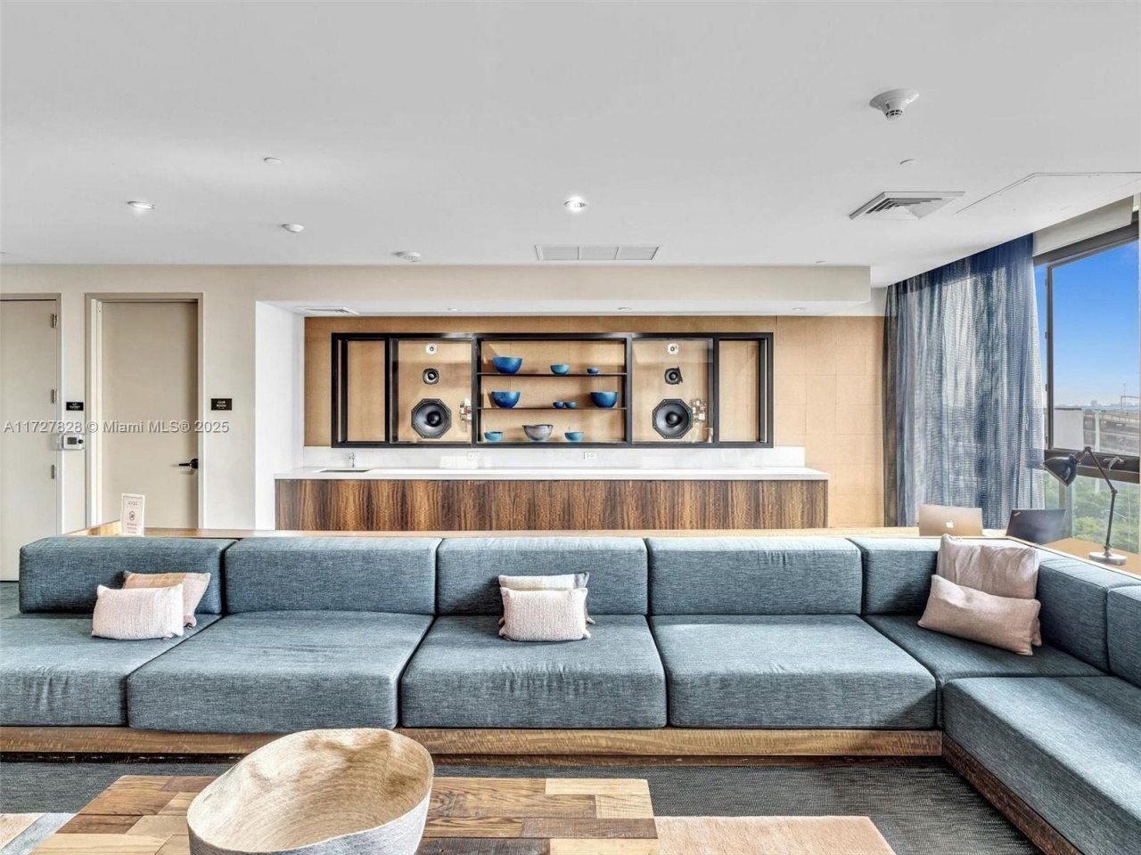 121 NE 34th St, Unit 1005, Miami, FL 33137 Photo