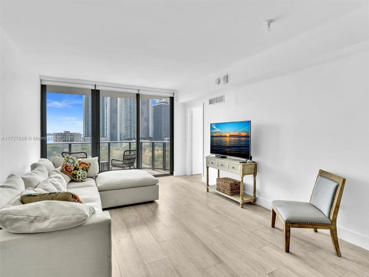 121 NE 34th St, Unit 1005, Miami, FL 33137 Photo