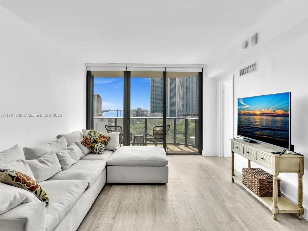 121 NE 34th St, Unit 1005, Miami, FL 33137 Photo