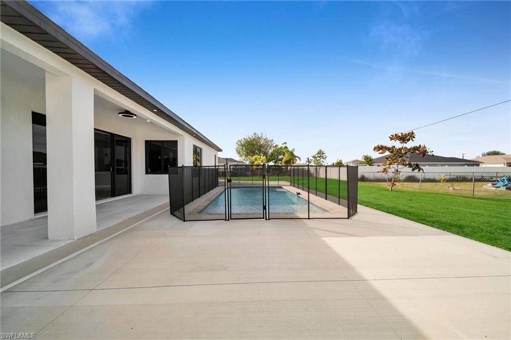 423 NW 6th Ter, Cape Coral, FL 33993 Photo
