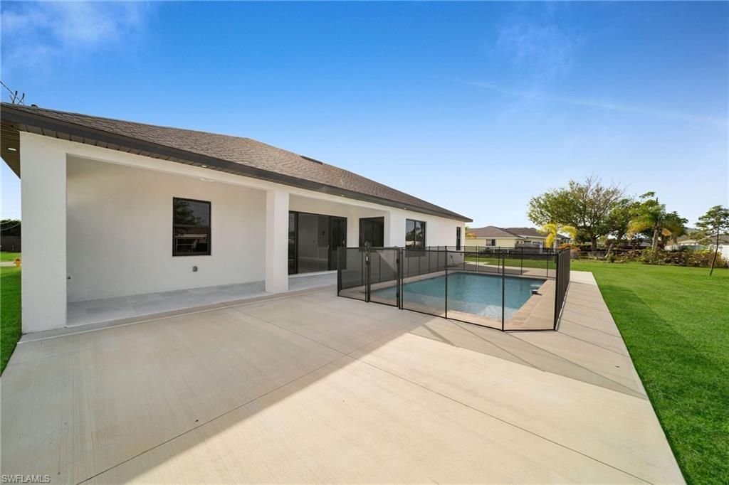 423 NW 6th Ter, Cape Coral, FL 33993 Photo