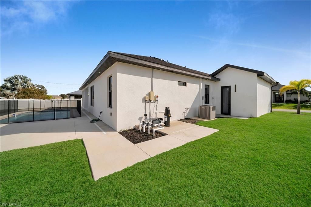 423 NW 6th Ter, Cape Coral, FL 33993 Photo