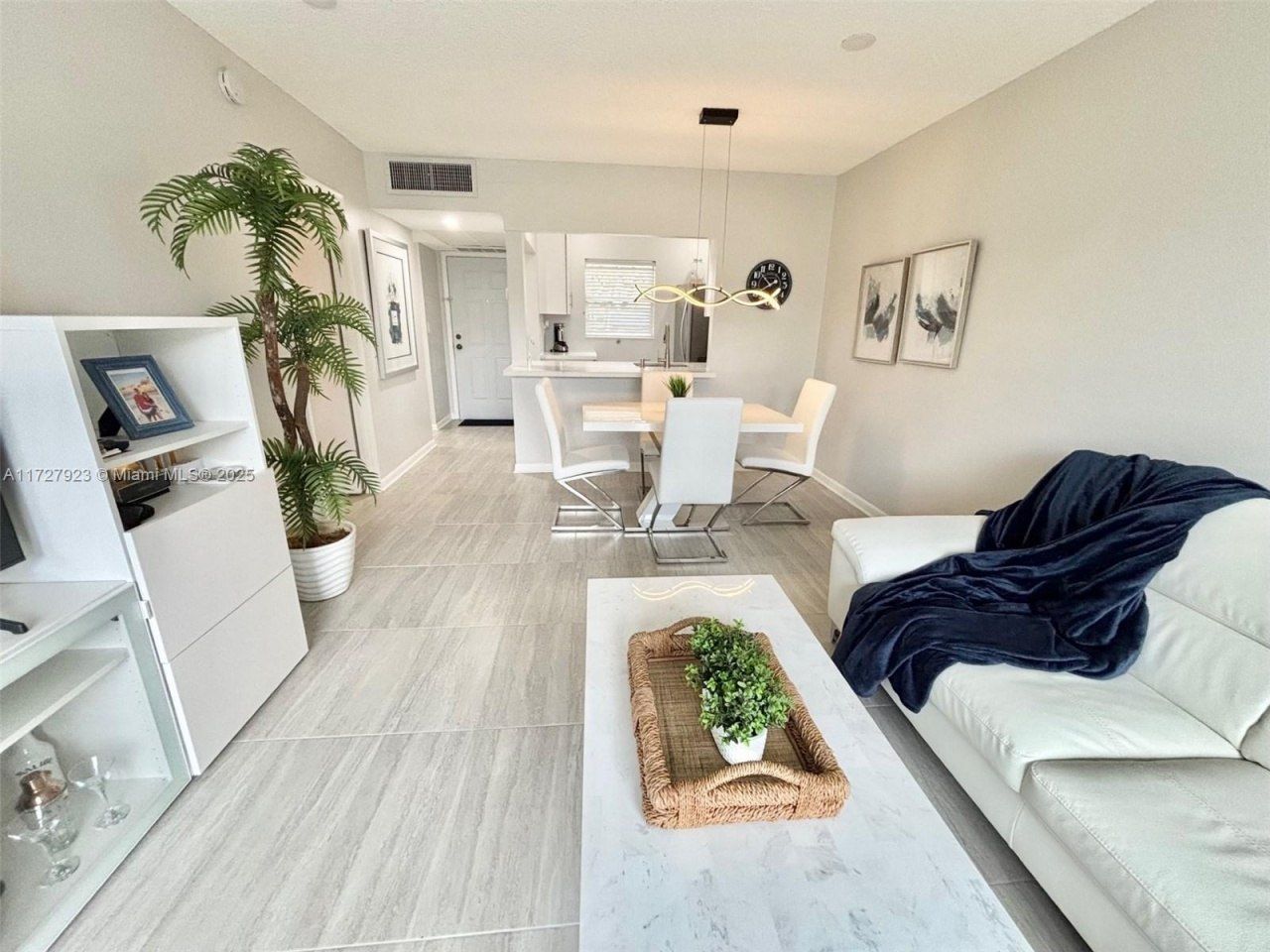 3405 NW 48th Ave, Unit 407, Lauderdale Lakes, FL 33319 Photo