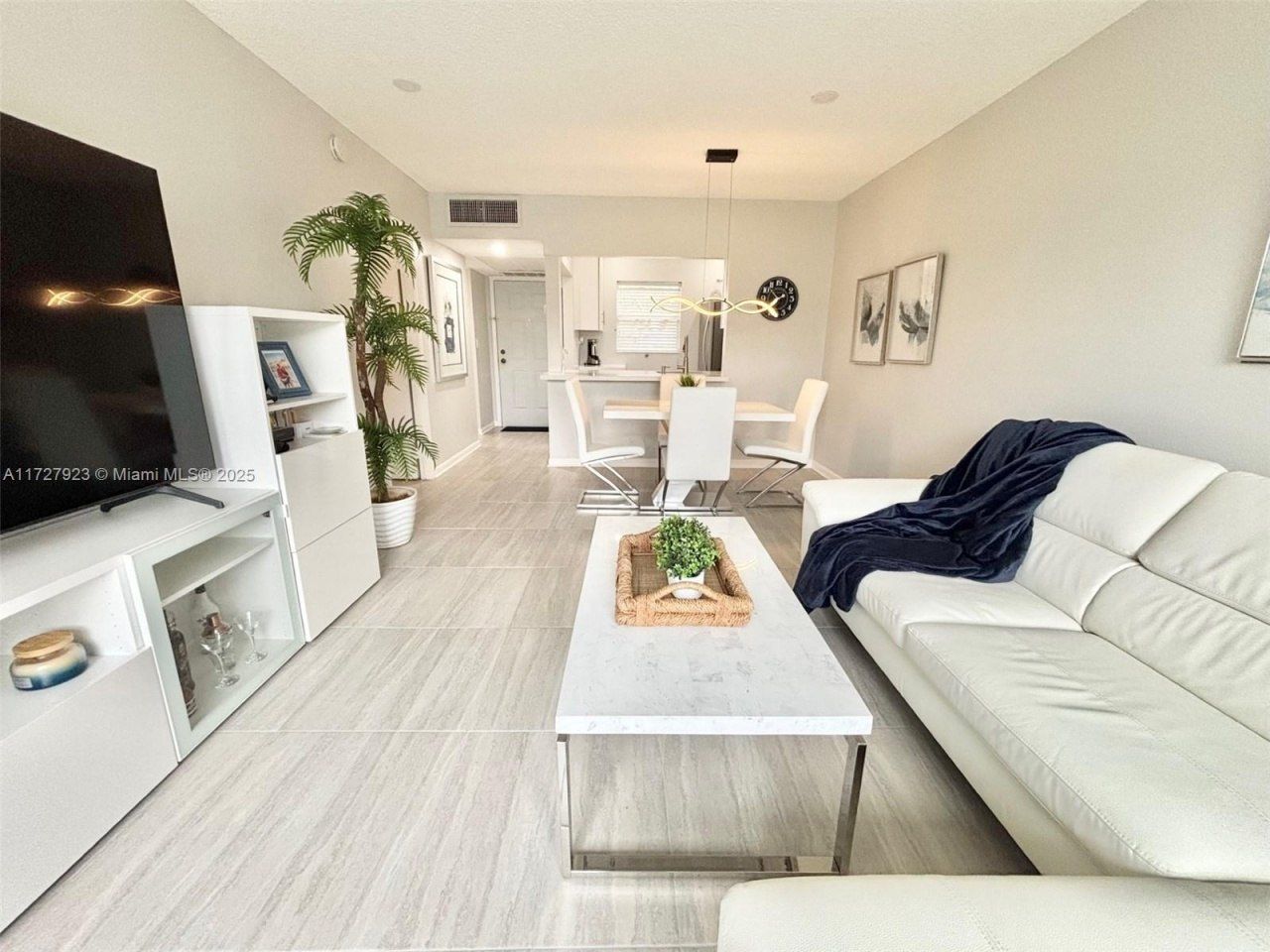 3405 NW 48th Ave, Unit 407, Lauderdale Lakes, FL 33319 Photo