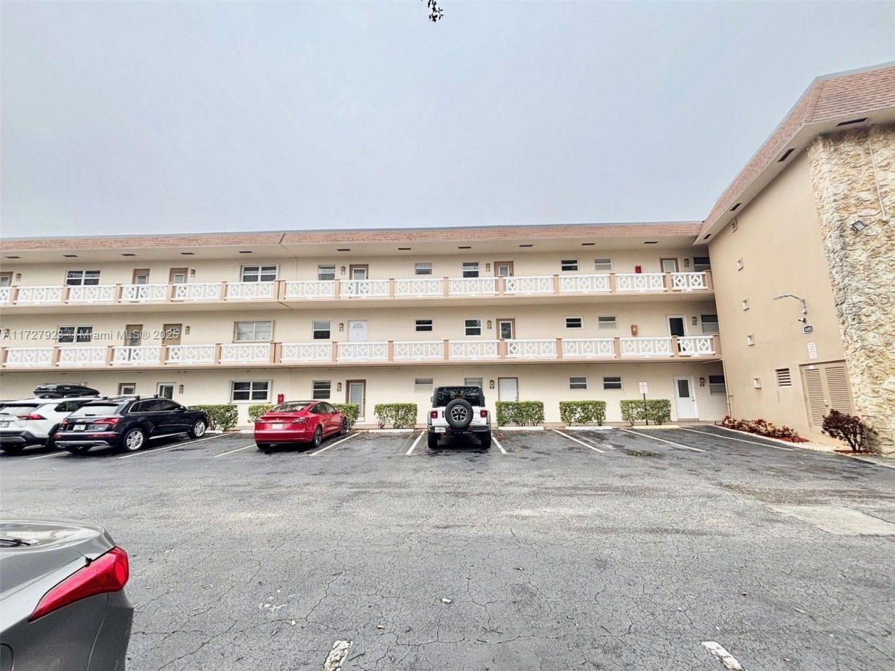 3405 NW 48th Ave, Unit 407, Lauderdale Lakes, FL 33319 Photo