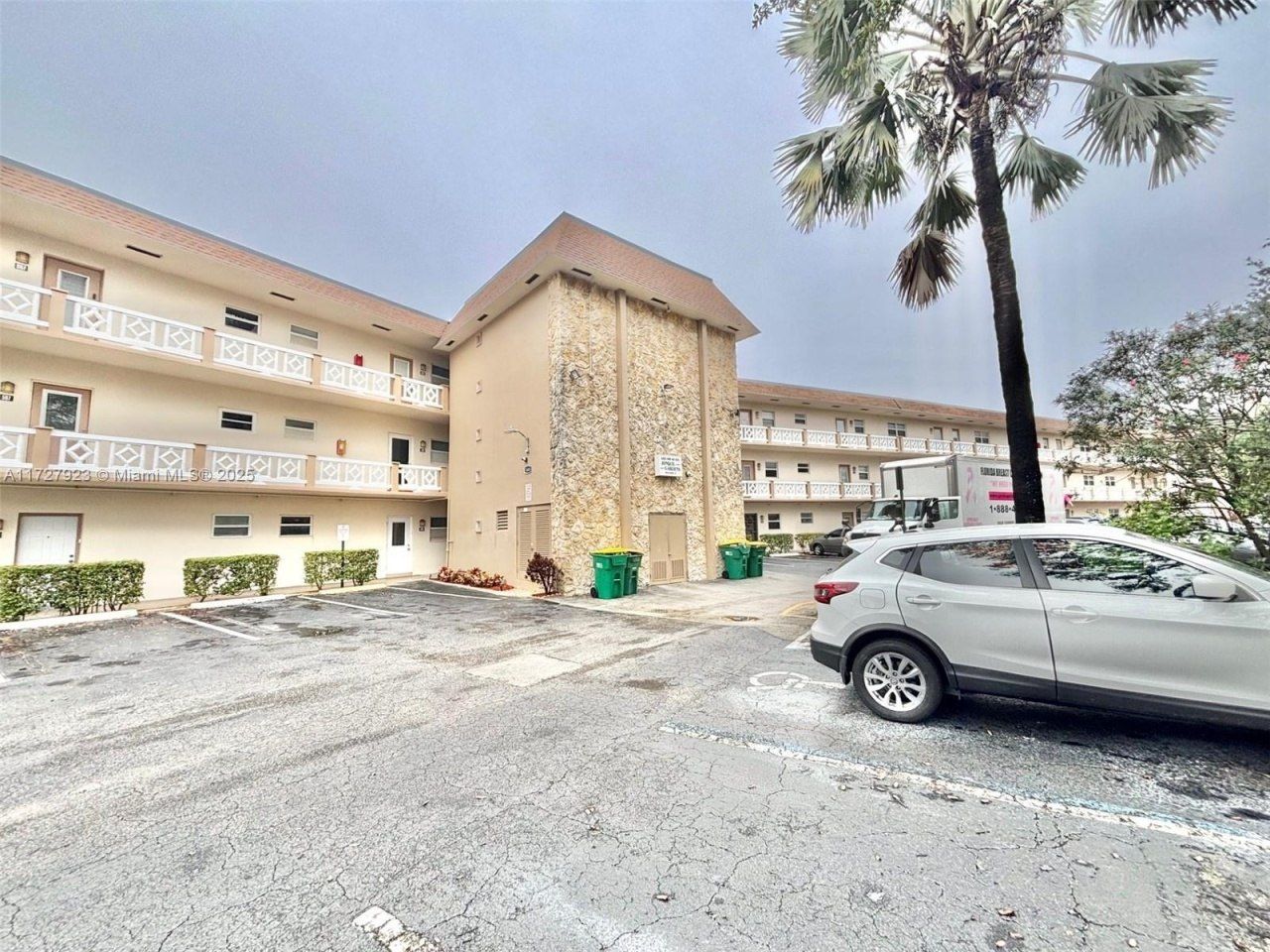 3405 NW 48th Ave, Unit 407, Lauderdale Lakes, FL 33319 Photo