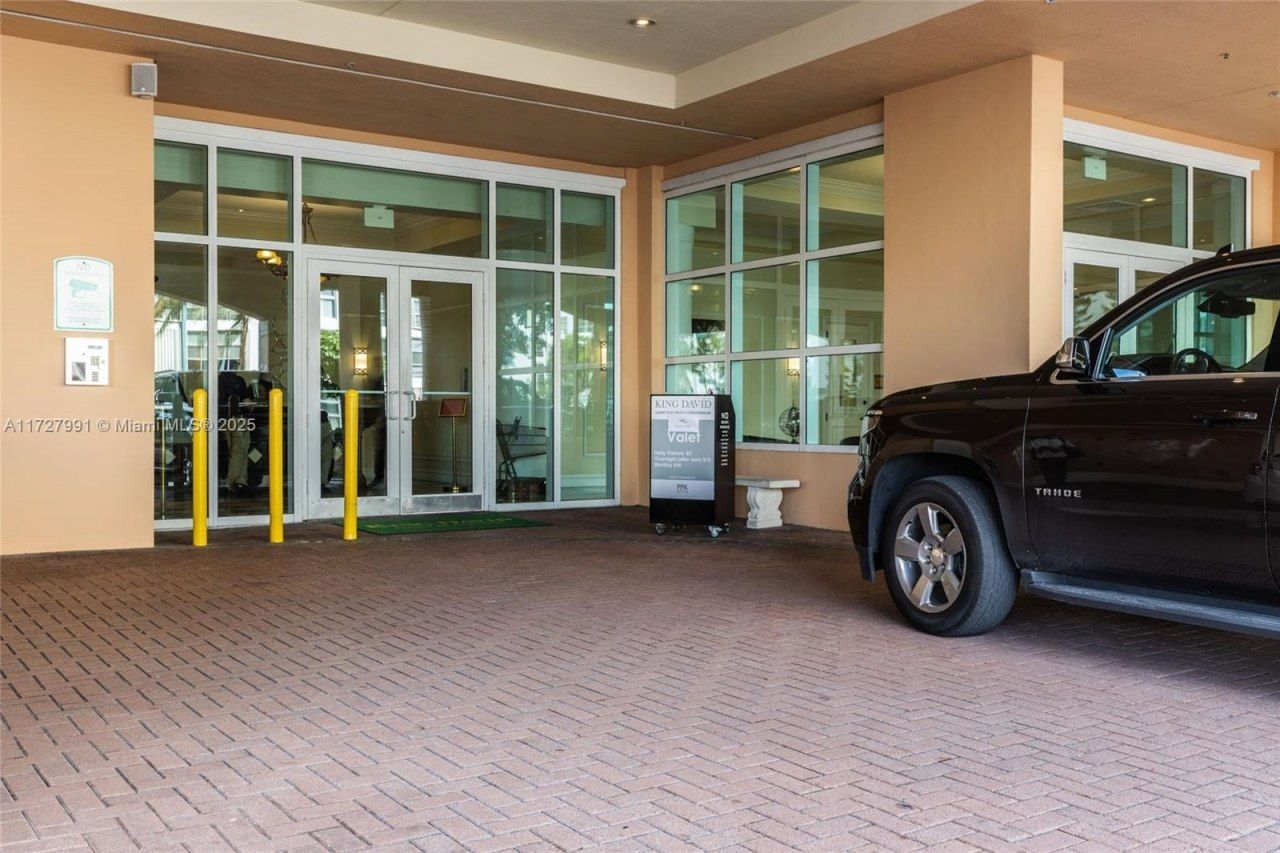 17555 E Atlantic Blvd, Unit 603, Sunny Isles Beach, FL 33160 Photo