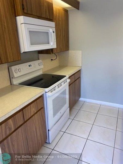 1204 12th Way, West Palm Beach, FL 33407 Photo