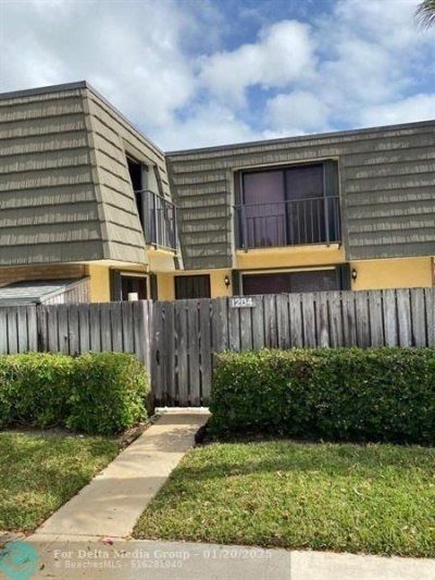 1204 12th Way, West Palm Beach, FL 33407 Photo