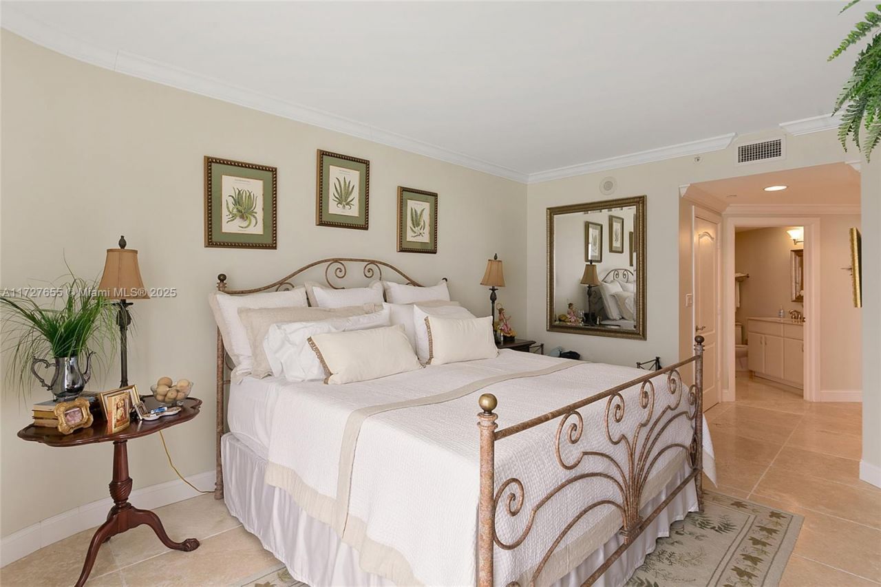 6365 Collins Ave, Unit 3401, Miami Beach, FL 33141 Photo