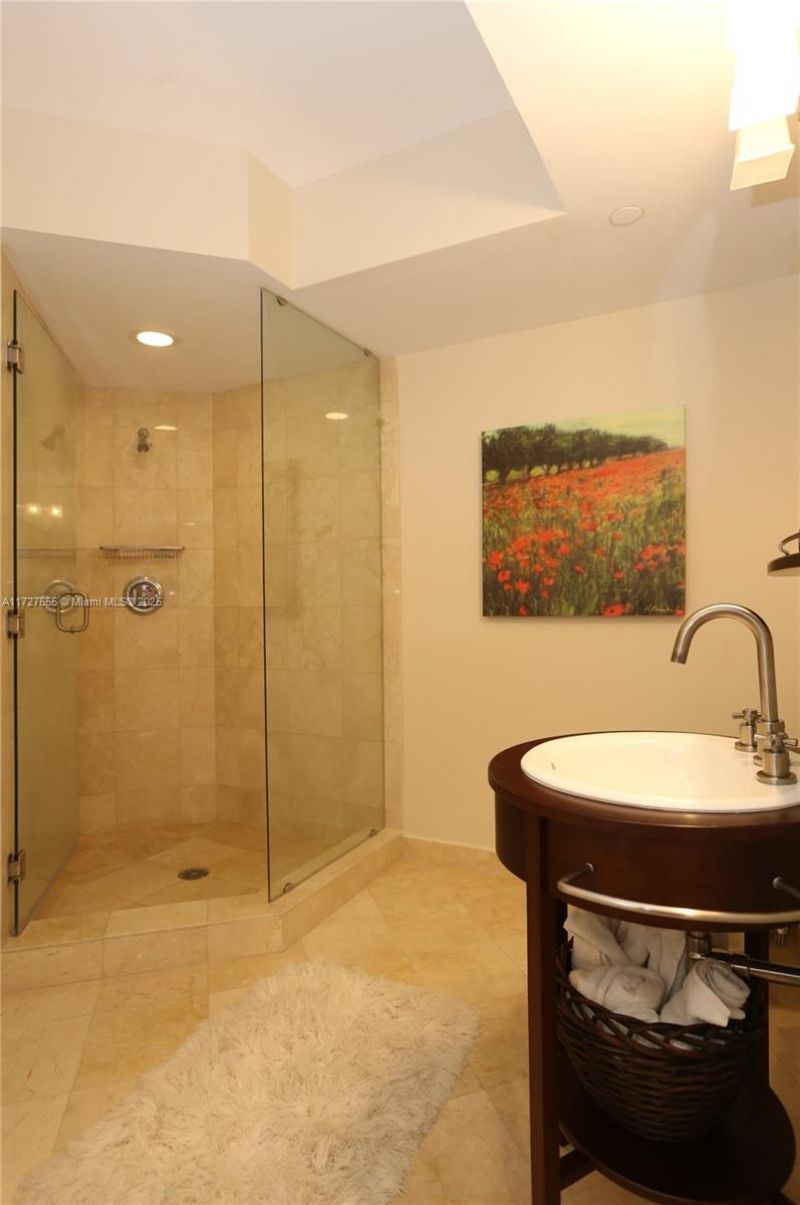 6365 Collins Ave, Unit 3401, Miami Beach, FL 33141 Photo