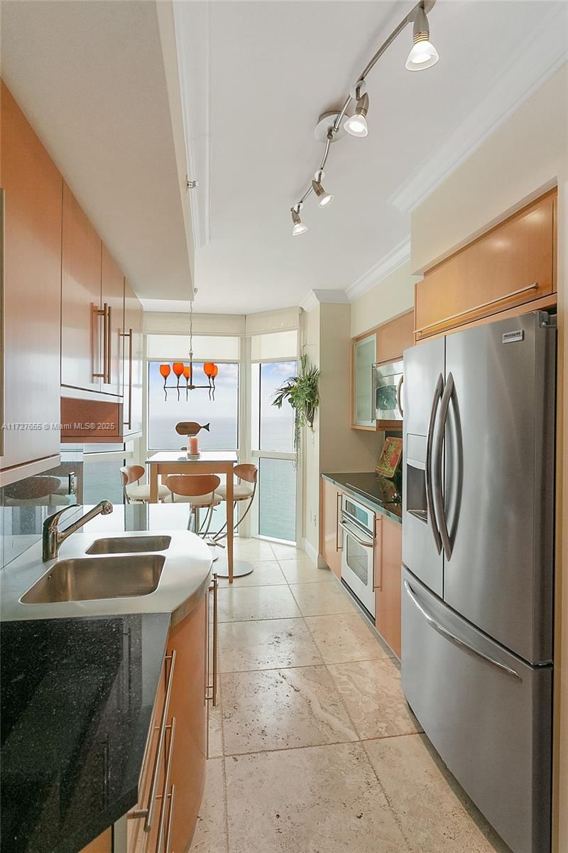 6365 Collins Ave, Unit 3401, Miami Beach, FL 33141 Photo