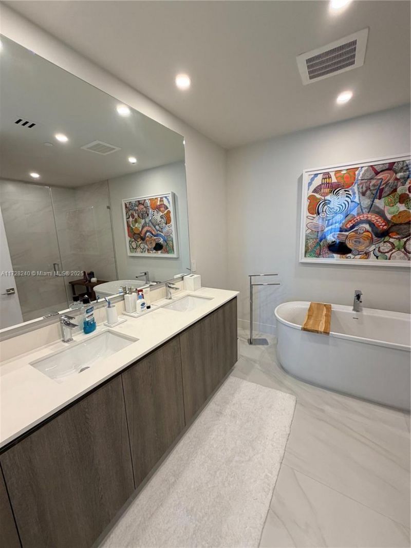 17550 Collins Ave, Unit 601, Sunny Isles Beach, FL 33160 Photo