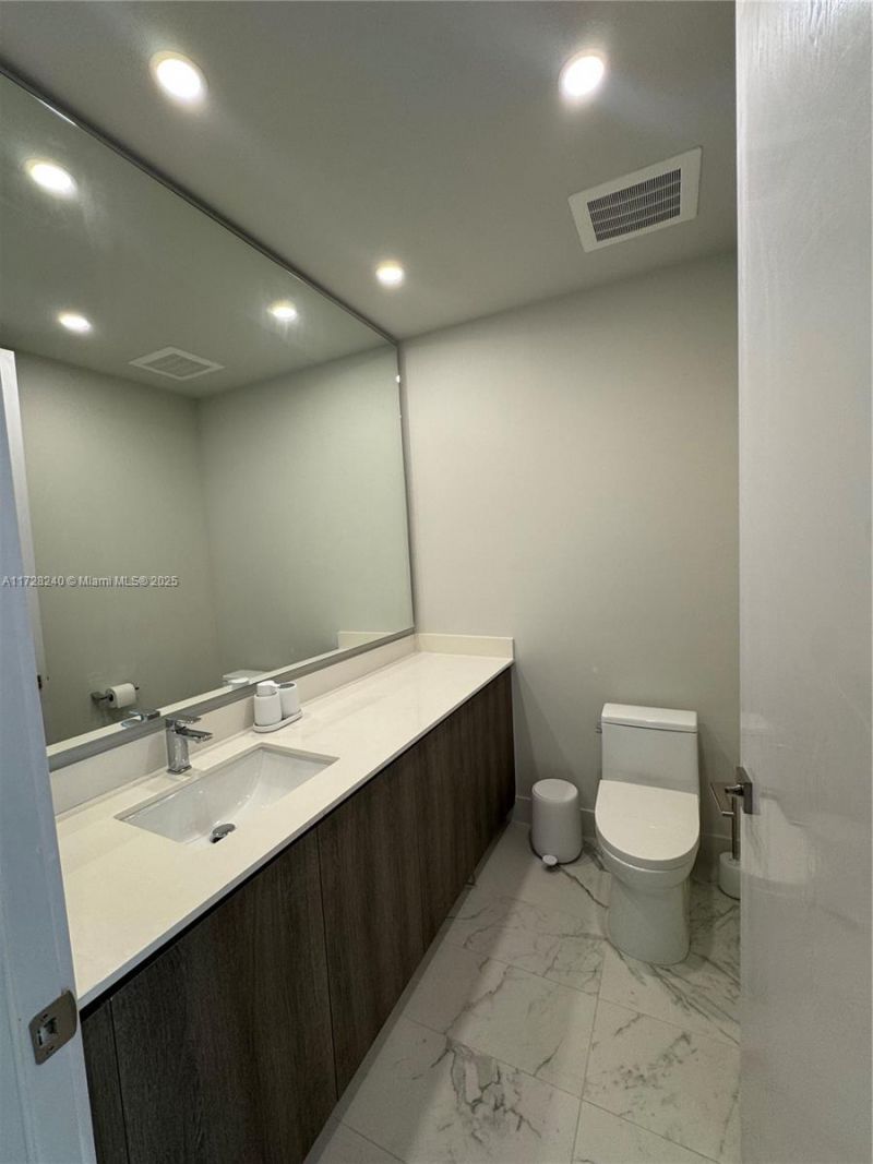 17550 Collins Ave, Unit 601, Sunny Isles Beach, FL 33160 Photo