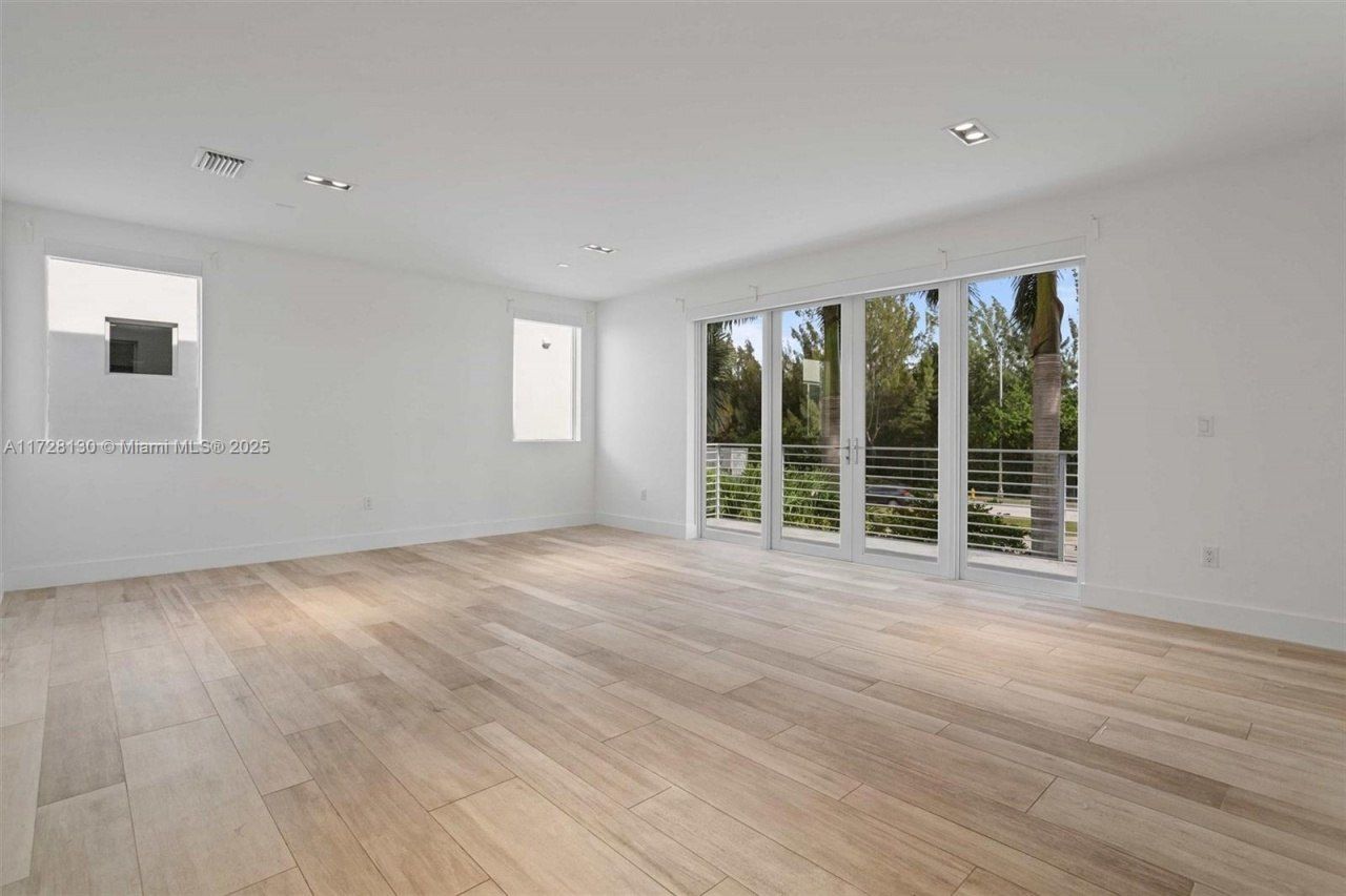 10296 NW 74th Ter, Doral, FL 33178 Photo