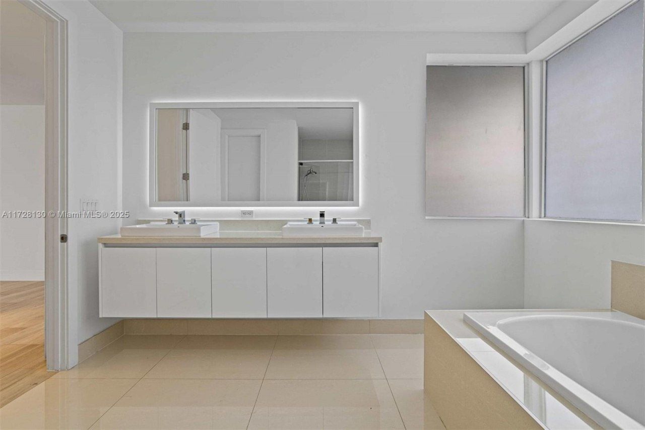 10296 NW 74th Ter, Doral, FL 33178 Photo