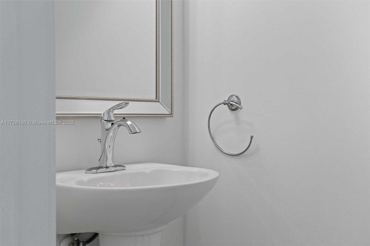 10296 NW 74th Ter, Doral, FL 33178 Photo