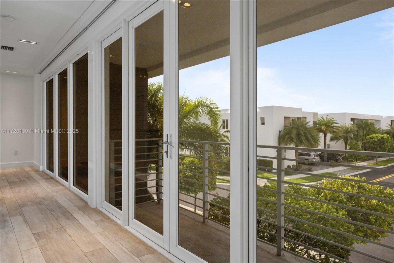 10296 NW 74th Ter, Doral, FL 33178 Photo