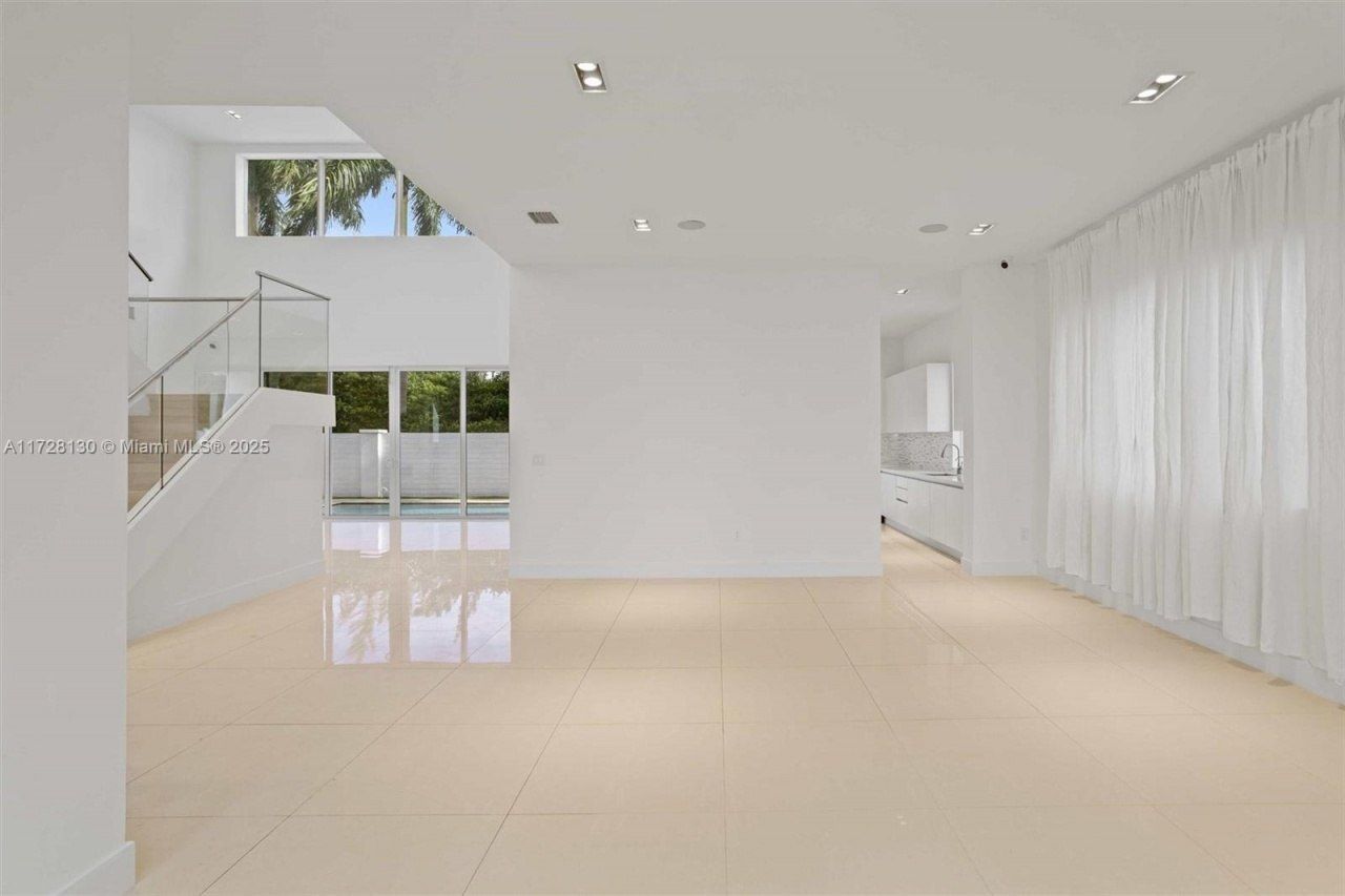 10296 NW 74th Ter, Doral, FL 33178 Photo