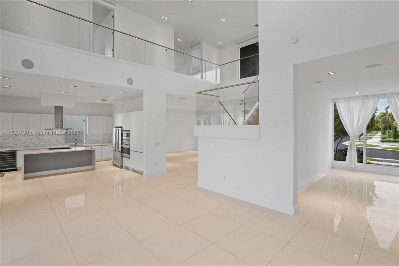 10296 NW 74th Ter, Doral, FL 33178 Photo