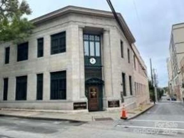 11 Church Street, Asheville, NC 28801