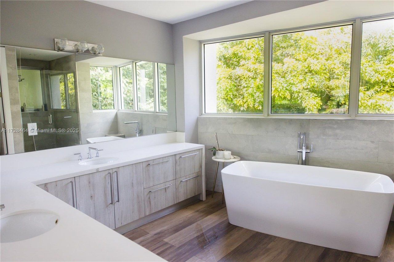 6790 SW 72 Street, South Miami, FL 33143 Photo