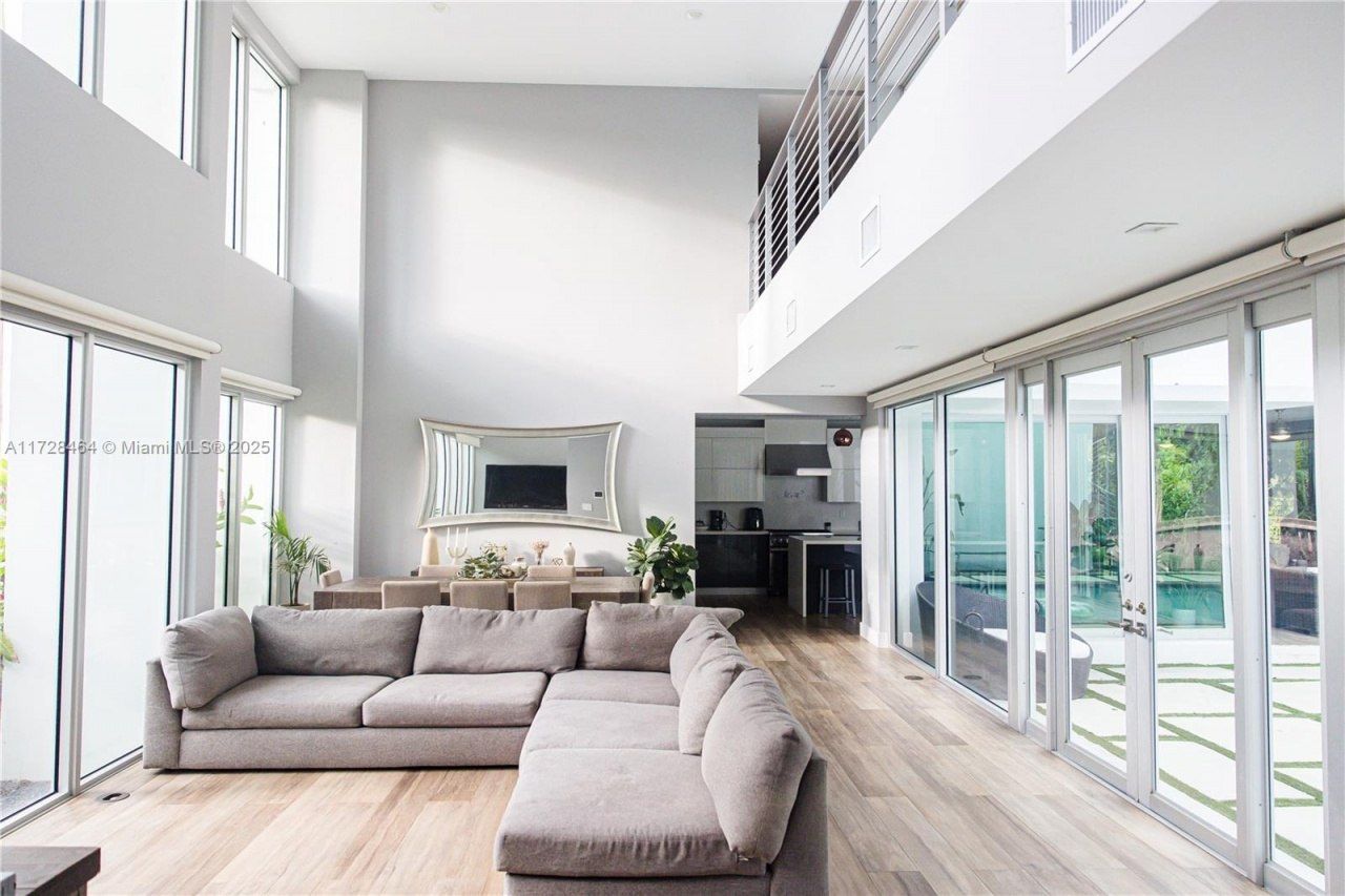 6790 SW 72 Street, South Miami, FL 33143 Photo