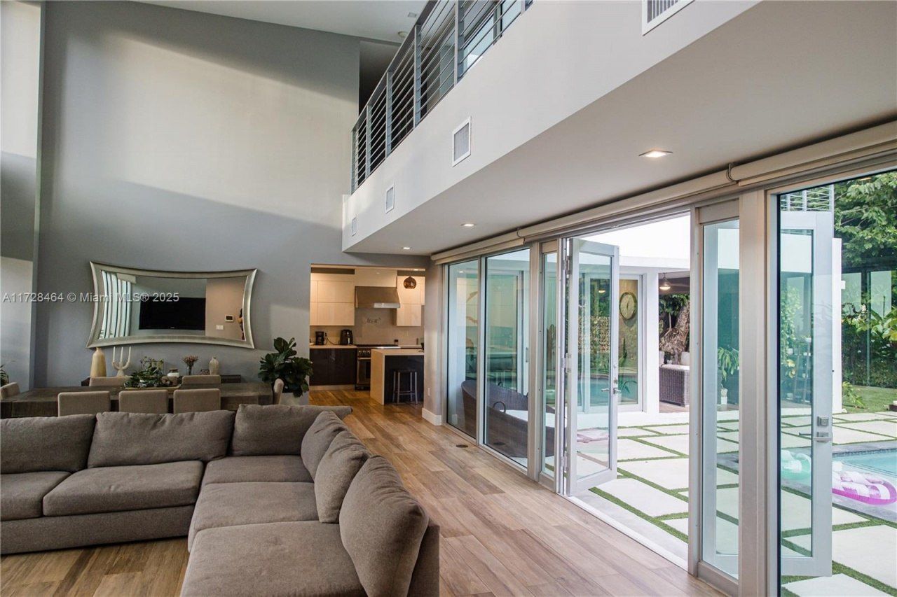 6790 SW 72 Street, South Miami, FL 33143 Photo