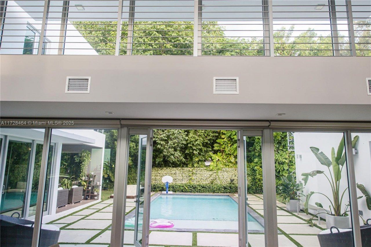 6790 SW 72 Street, South Miami, FL 33143 Photo