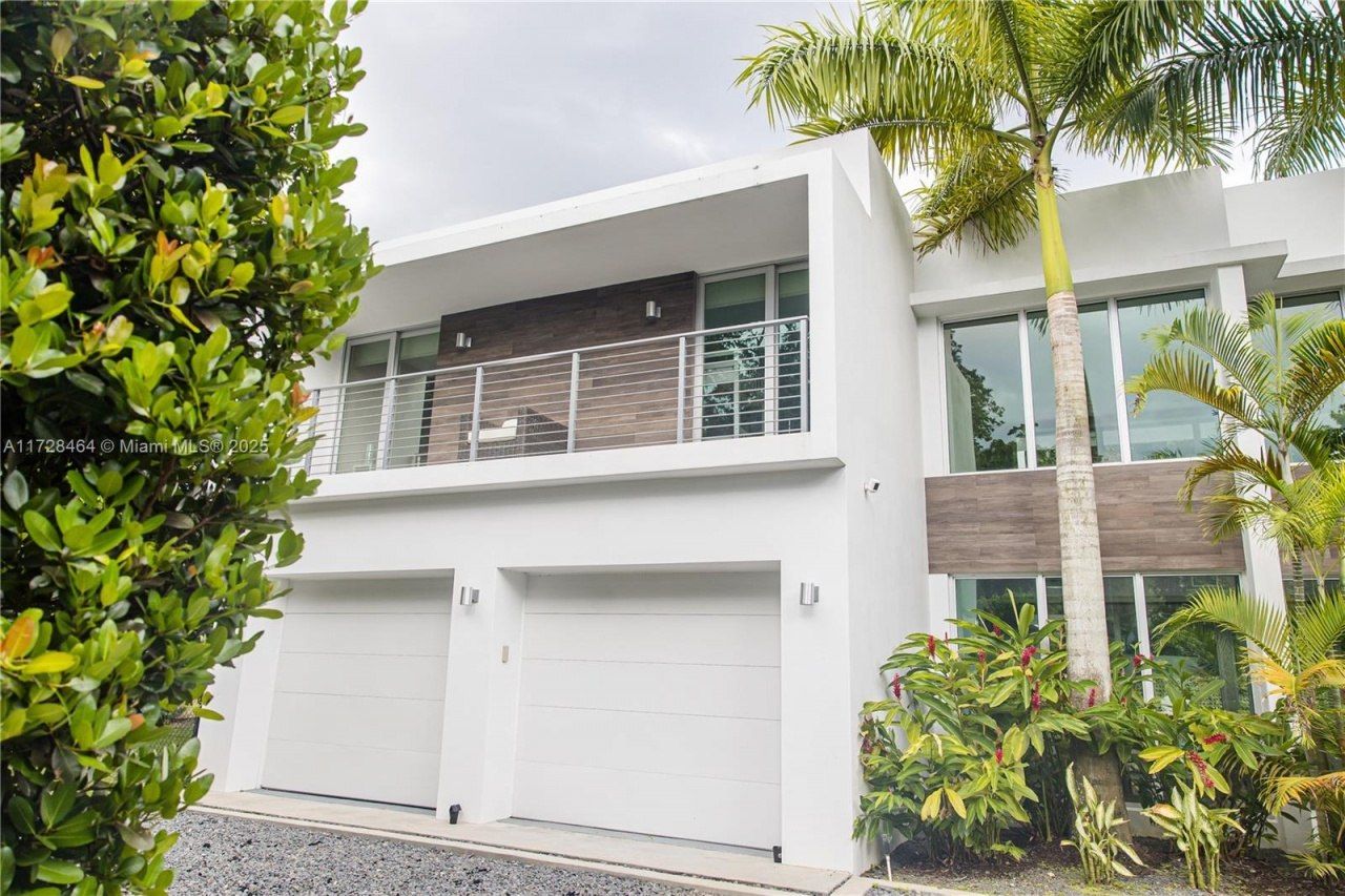 6790 SW 72 Street, South Miami, FL 33143 Photo